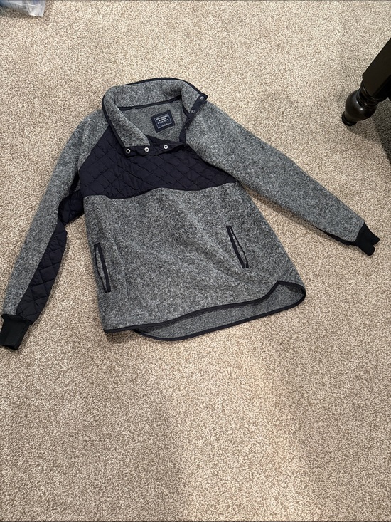 Abercrombie & Fitch Tops - Abercrombie & Fitch Gray Sherpa Lined Quilted Pullover